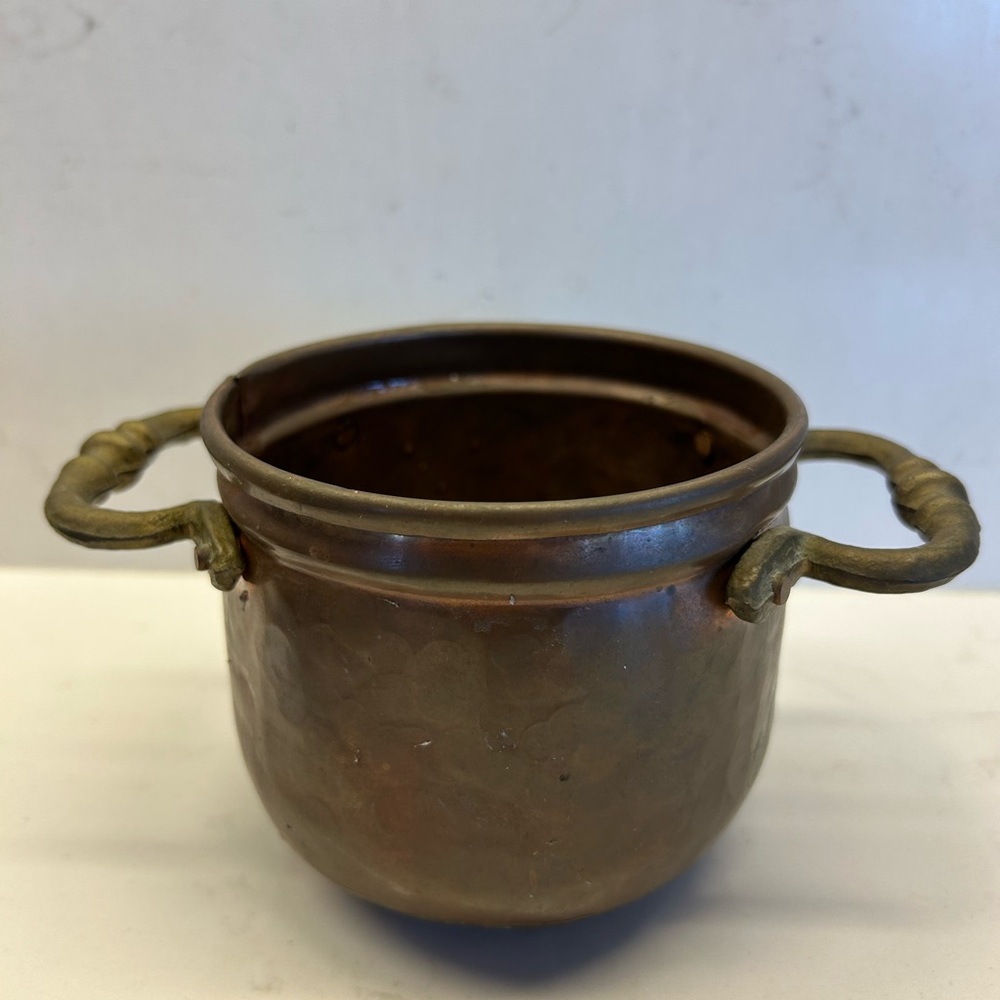 Vintage Holland Hand hammered Copper Pot / planter with Handles